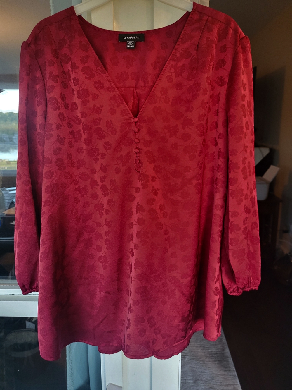 le chateau Deep Red Floral V-Neck Button-Front Blouse TTG/XXL